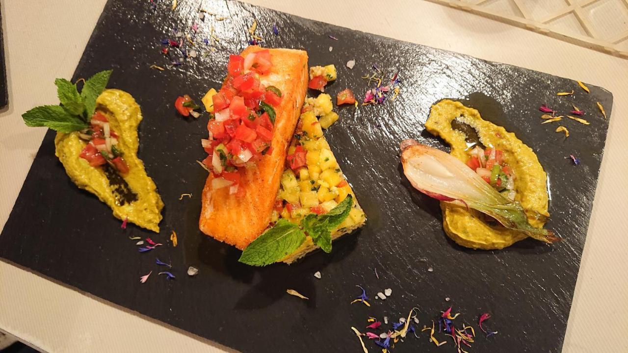 Hotel-Restaurant Le Lion D'Or 波朗特吕 外观 照片