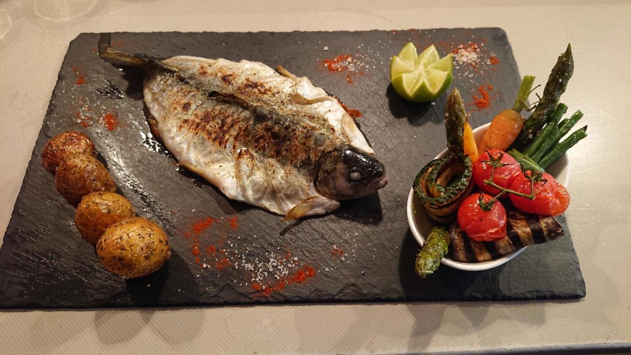 Hotel-Restaurant Le Lion D'Or 波朗特吕 外观 照片